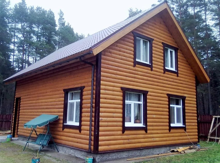 Дом обшитый блок-хаус