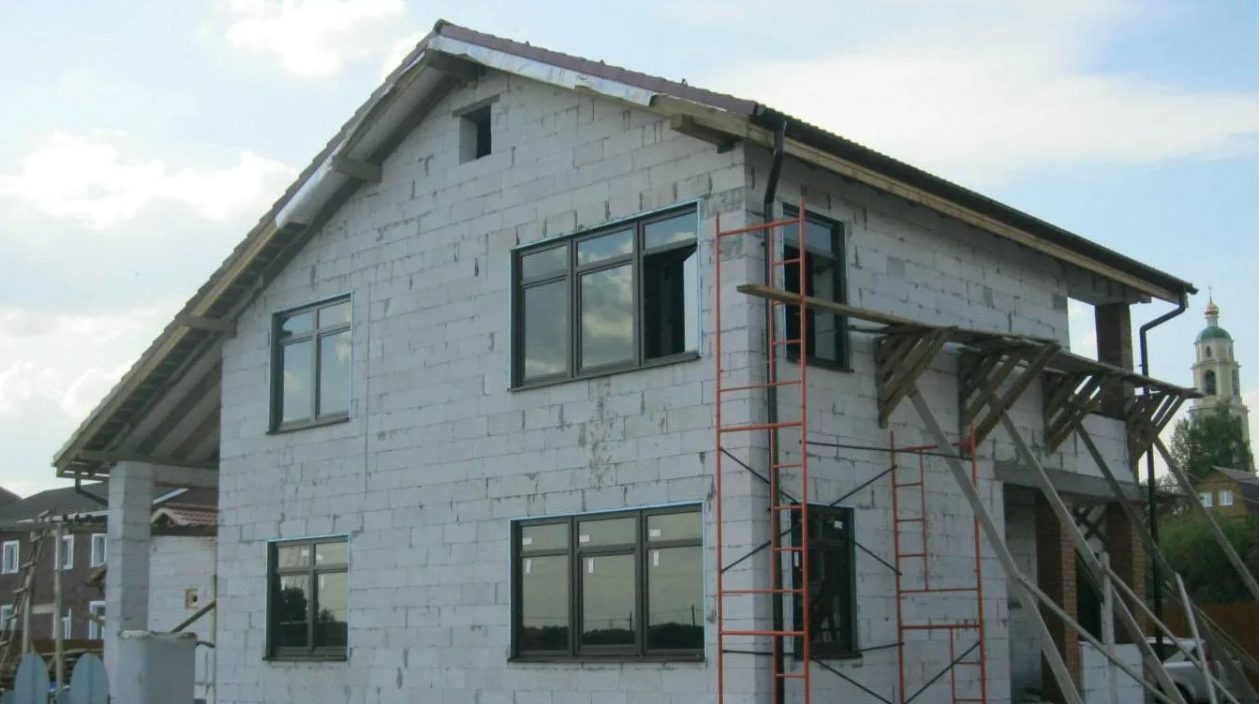 дом из газобетона без отделки